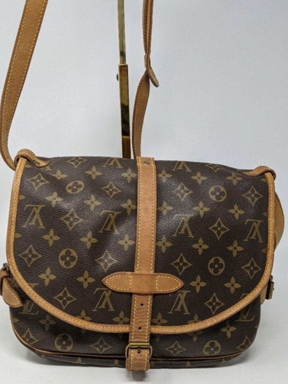 LOUIS VUITTON Monogram Saumur 30 CROSSBODY - Picture 2 of 14